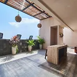 Frida\'S Artsy Condo With Own Mural, Outdoor Tub & Rooftop Pool