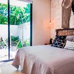 Luxury Condo.Close To Town, Private Garden&Pool