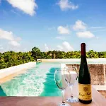 Luxury Condo.Close To Town, Private Garden&Pool