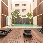 2Br, 2 Pools, Gym, 15Min From Beach