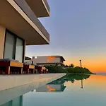 Jungle Retreat With 2 Pools & Private Beach Access