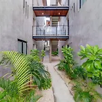 Chic New Condo Resort With Pool Near Beach Ruins
