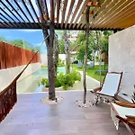 Exclusive Building Infinity Pool And Gym Restaurants And Bar District Nearby *