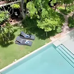 Exclusive Building Infinity Pool And Gym Restaurants And Bar District Nearby