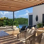 Exclusive Building Infinity Pool And Gym Restaurants And Bar District Nearby Tulum