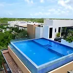 Exclusive Building Infinity Pool And Gym Restaurants And Bar District Nearby Holiday home *