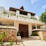 2 Bedroom Spacious Great Located Top Lx Amenities