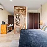 Serenity In The Sky - With Rooftop And Plunge Pool *