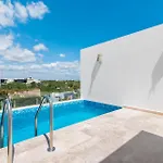 Serenity In The Sky - With Rooftop And Plunge Pool *