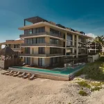 Direct Access To The Beach & Private Rooftop Pool