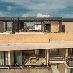 Direct Access To The Beach & Private Rooftop Pool