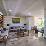 Zen Oasis Swim Up Condo Pool W Tiki Hut Bar + Gym