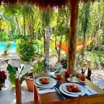 Glamping Bunga Lotus Campsite Tulum
