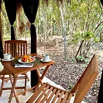 Campsite Glamping Bunga Lotus *