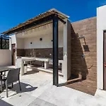 2Br Modern Condo With Pool & Terrace By Solmar Rentals