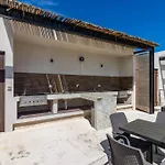 2Br Modern Condo With Pool & Terrace By Solmar Rentals