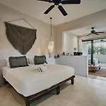 Villa 240m2 - 16 Persons - 6 - 2 Swimming Pool - 3 Jacuzzis