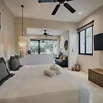 Villa 240m2 - 16 Persons - 6 - 2 Swimming Pool - 3 Jacuzzis *