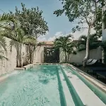 240m2 - 16 Persons - 6 - 2 Swimming Pool - 3 Jacuzzis Villa Tulum