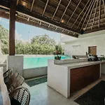 240m2 - 16 Persons - 6 - 2 Swimming Pool - 3 Jacuzzis