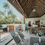 240m2 - 16 Persons - 6 - 2 Swimming Pool - 3 Jacuzzis Villa Tulum
