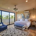 Spacious & Comfy Penthouse Oasis With Plunge Pool *