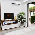 Menesse Luxury By Spot Apartment