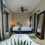 Yum Kaax Boutique 4*