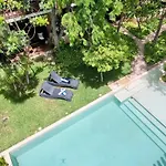 Exclusive Building Infinity Pool And Gym Restaurants And Bar District Nearby Holiday home
