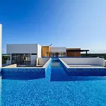 Loft, Gym, Pool, Internet Zama