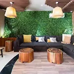 Comfy Studio 2 Pools, Gym, Spa Great Location