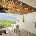 Penthouse With Private Pool Moots 306