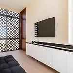 Penthouse With Private Pool Moots 303