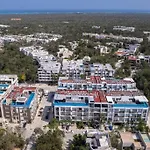 Luxury Condo At Mya Pool, Chef Transport Inclusive