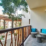 Dorian Gray - Pool & Beach Club Access & 300Mbps Wifi