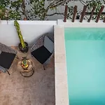 Chic Townhouse With Private Pool And Rooftop View