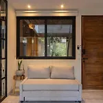 Apartamento Private Pool & Terrace - Sleeps 4 Near The - B104 *