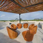 Jungle Condo With Swim Up Pool - Free Beach Club