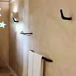 Hotel Estrellas - Located At The Party Zone