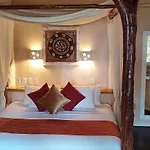 Estrellas - Located At The Party Zone Hotel
