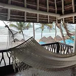 Hotel Estrellas - Located At The Party Zone 4*