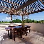 Apartment Penthouse With Private Jungle, Pool, Downtown *