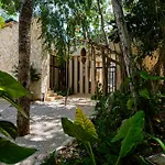 Penthouse With Private Jungle, Pool, Downtown