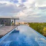 Stylish Boho Studio With Rooftop Pool