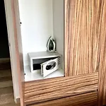 Room Rental Super Comfortable With Office Space!