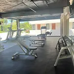 Comfy 5 Mins From
