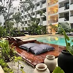 Comfy 5 Mins From *
