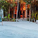 K\'Uyen Studio