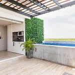 Apartment Rooftop Pool Paradise With Jungle Views *