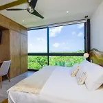 Designer Penthouse - Jungle Views, Bike To *